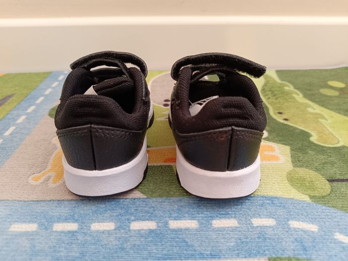 Paire de basket Adidas taille 22 - photo numéro 3