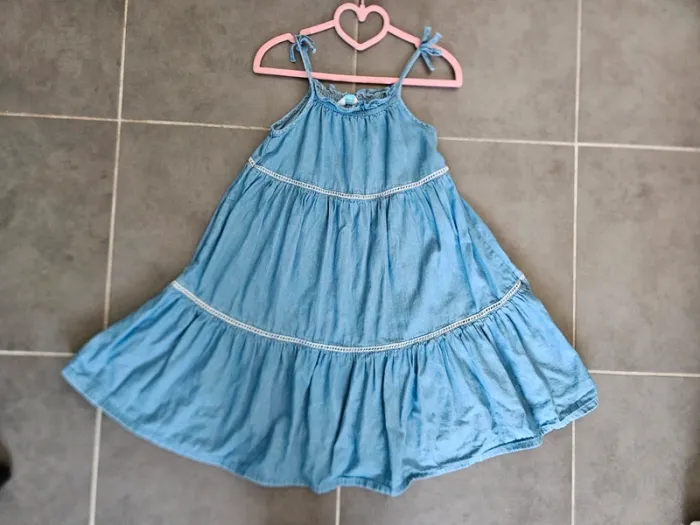 Robe fille Primark, taille 6-7 ans(122cm), Excellent État, très peu portée - photo numéro 2