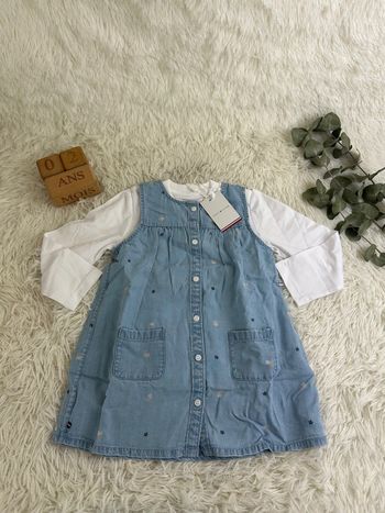 Robe en jean et t-shirt manches longues Tommy Hilfiger taille 2 ans