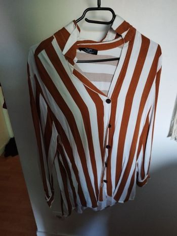 Chemise longue Bershka rayé Camel blanche