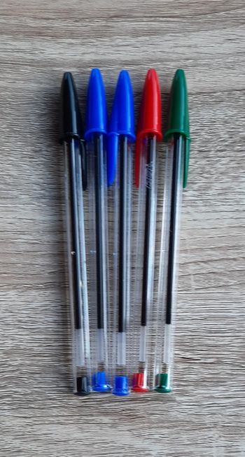 Lot de 5 stylos Bic