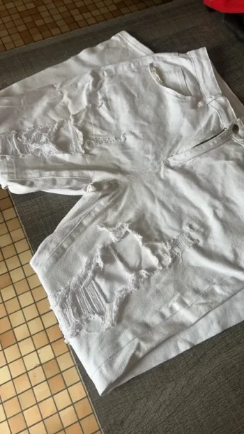 Jeans à trou