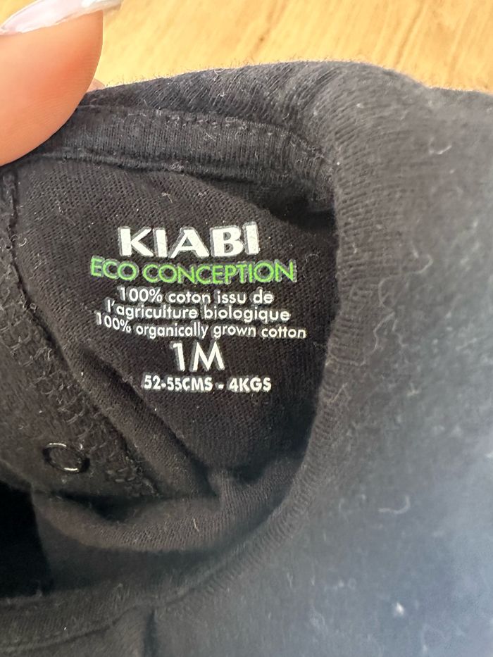 T-shirt à col noir 🖤 - photo numéro 3