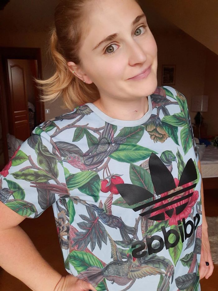 T-shirt Adidas fleuri 40 - photo numéro 2