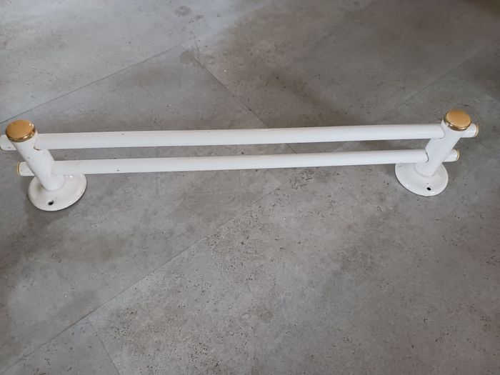 barre double porte serviette blanche