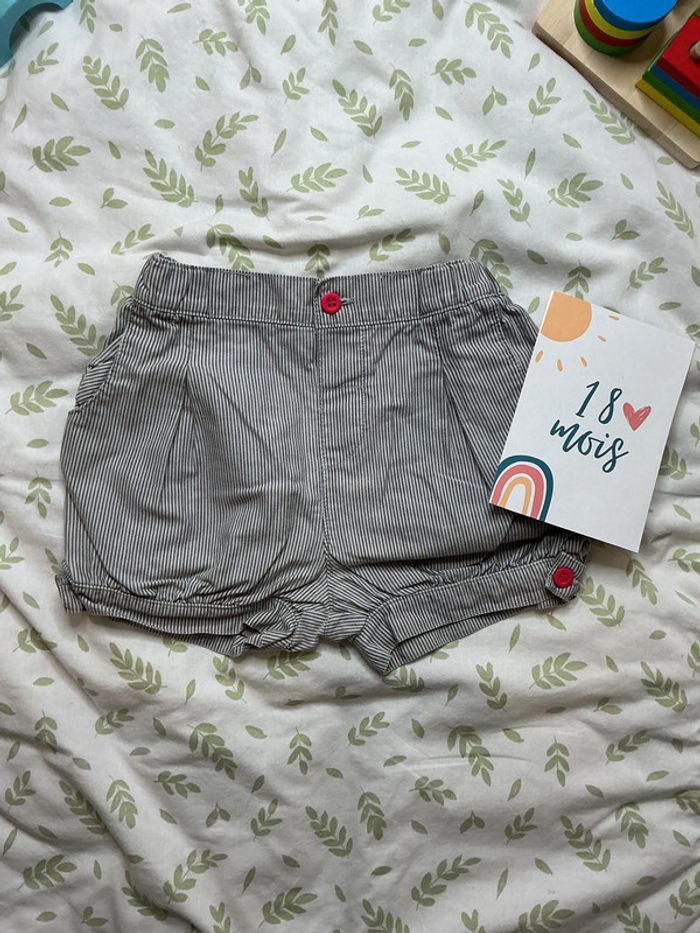 short rayé gris et blanc 18 mois - photo numéro 2