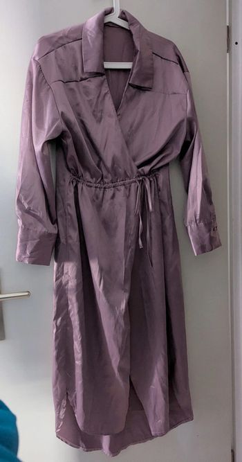 Robe longue satinée lilas