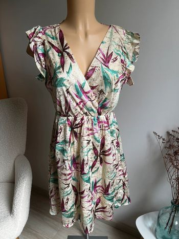 Superbe robe beige à fleurs roses et vertes