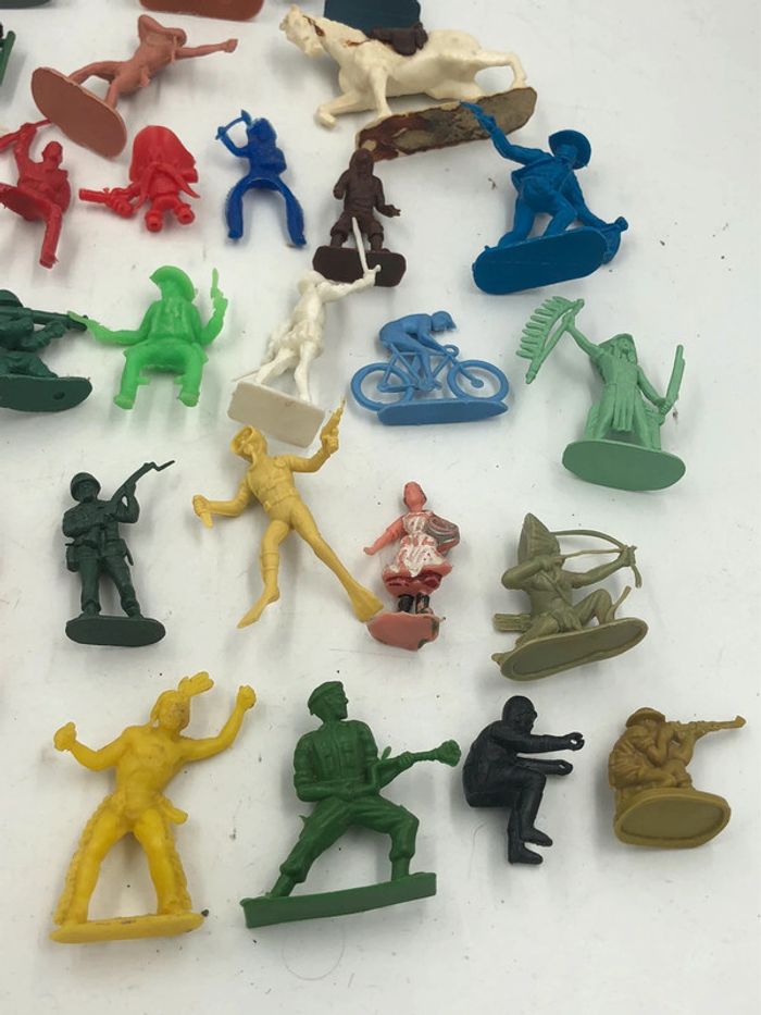 Lot de 33 figurines Soldats divers - photo numéro 7