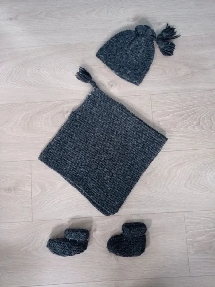 Ensemble bonnet, cape et chaussons mixte tricot gris 3/6 mois - photo numéro 2