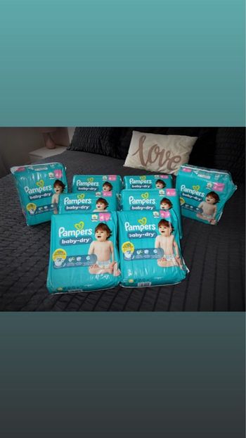 Lot de 240 couches Pampers Baby-Dry taille 4 (9-14kg)
