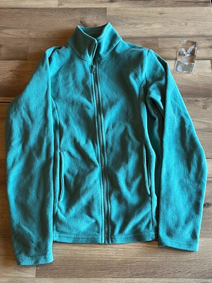 Je vend une petite veste polaire taille S très bon état