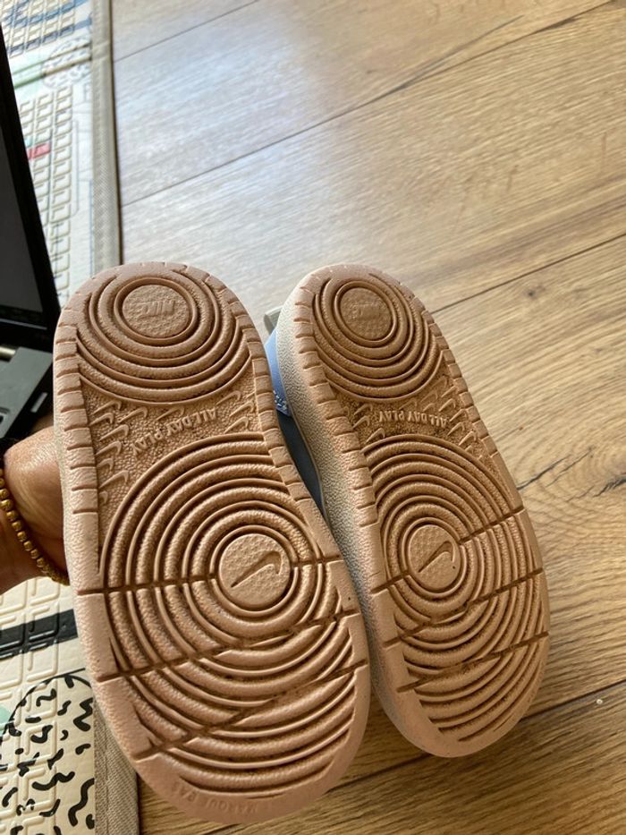 Baskets Nike 23,5 - photo numéro 3