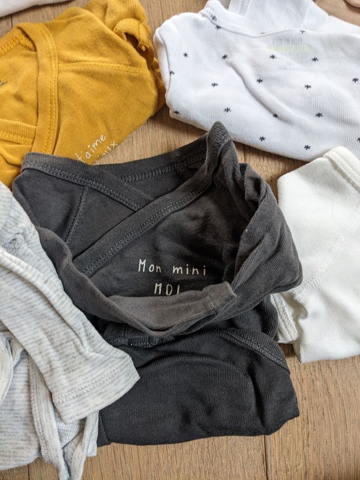 Lot de bodies taille 1 mois - photo numéro 5
