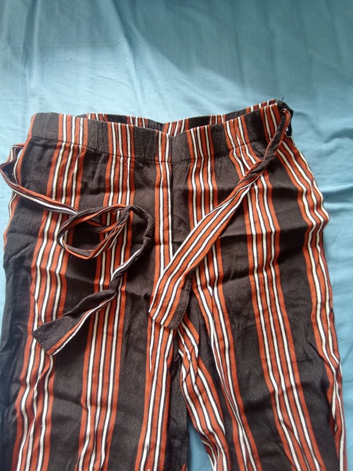 Pantalon fluide rayé noir/rouge/blanc