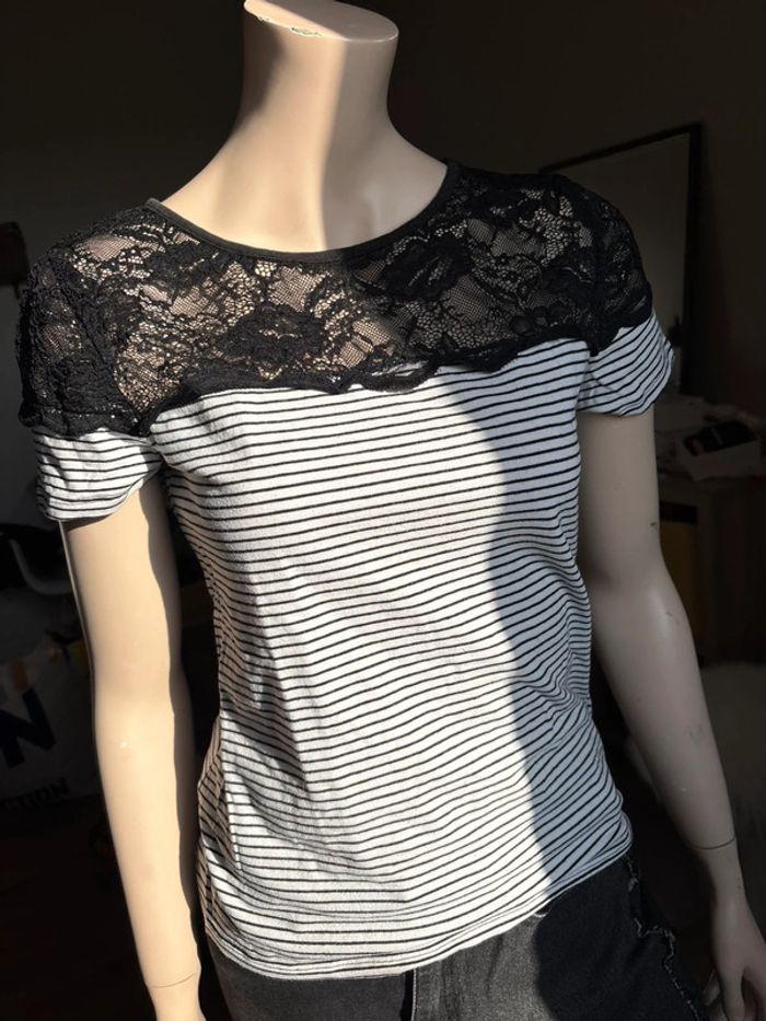 T shirt rayures et dentelle