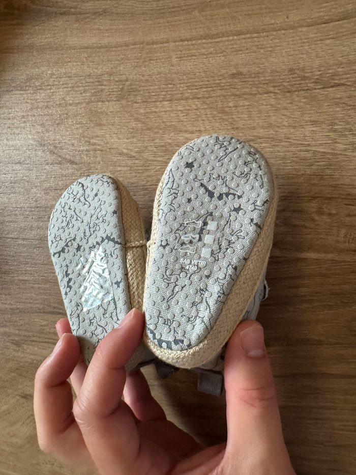 Une paire de chaussures bébé Gemo naissance très bon état - photo numéro 4