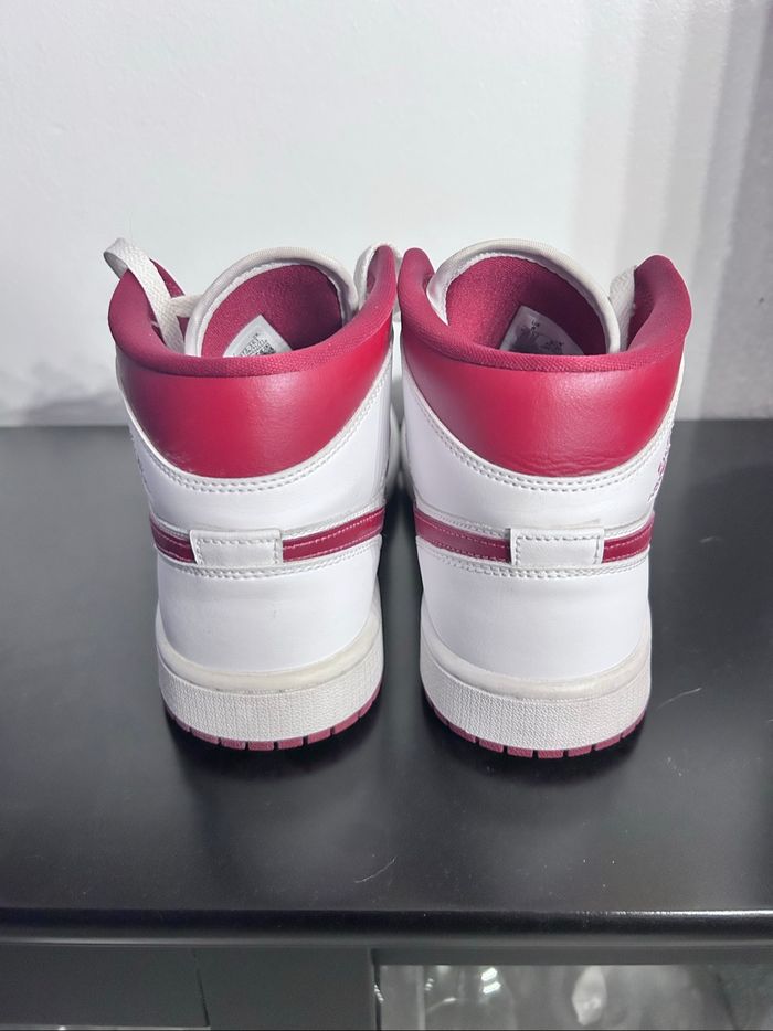 Air Jordan 1 Mid – Pointure 39 – Très bon état – Coloris bordeaux/blanc/noir - photo numéro 5
