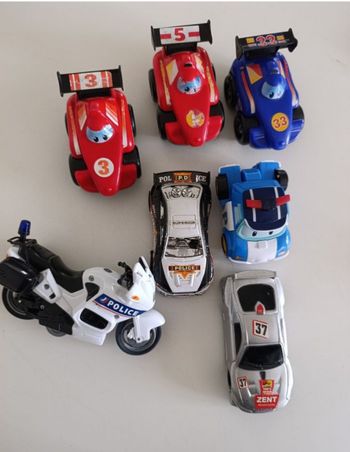 Lot de 6 voitures et une moto de police