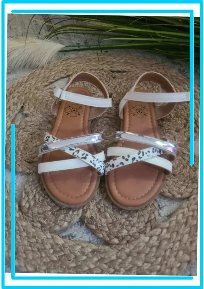 Sandale taille 28/29 neuve - photo numéro 2