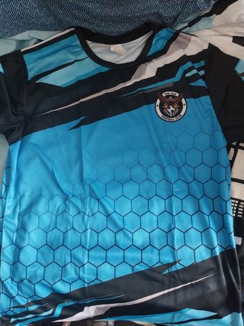 Tee-shirt tout neuf sans étiquette jamais porté ou servi