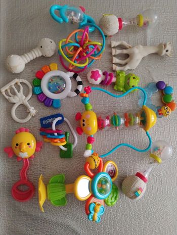 Lot de plusieurs jouets éveil bébé 