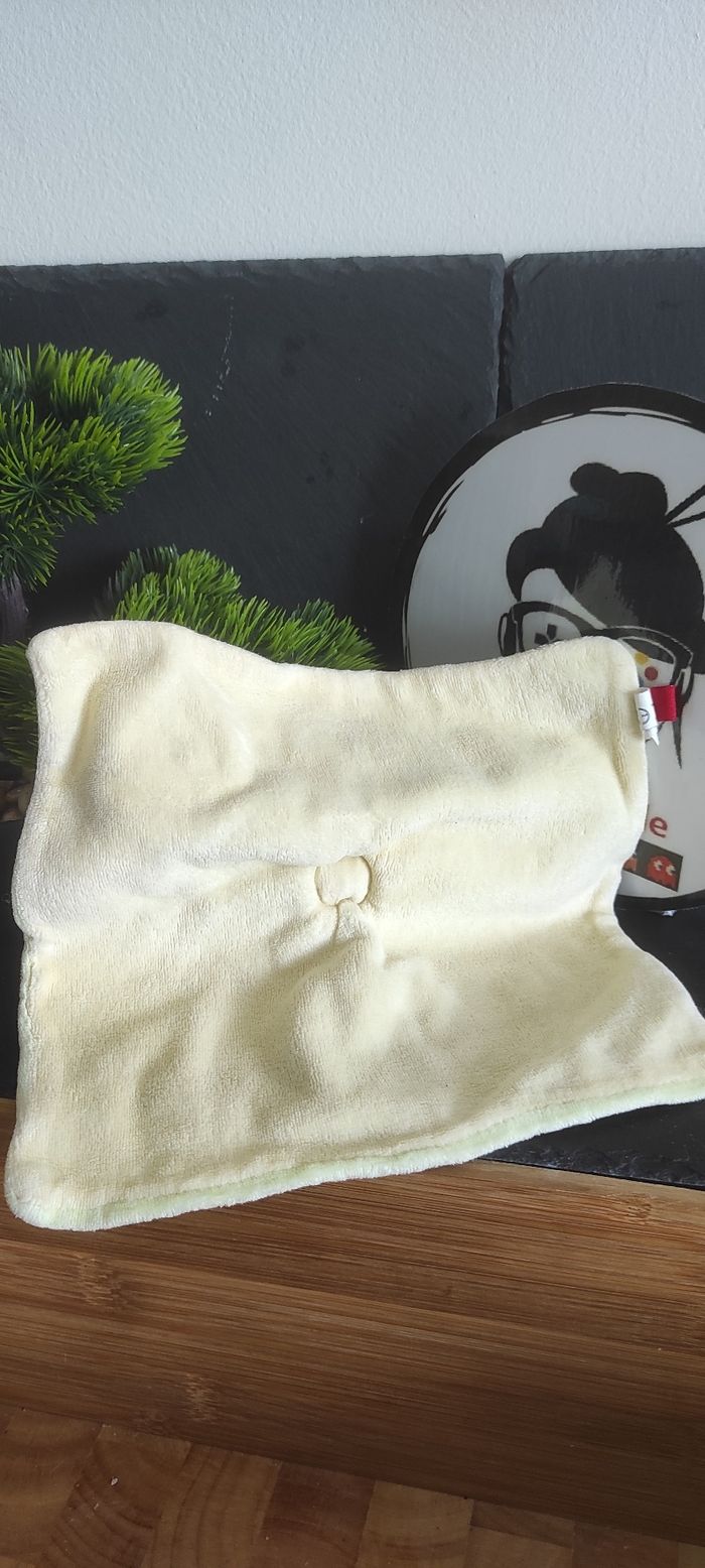 Doudou plat lapin vert anis jaune echarpe rouge bleu tex carrefour beige Ancien - photo numéro 2