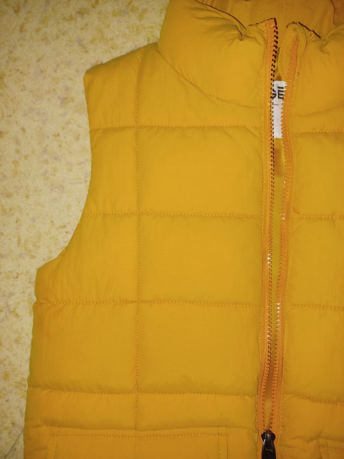 Doudoune sans manches garçon couleur moutarde Taille 10 ans - photo numéro 2