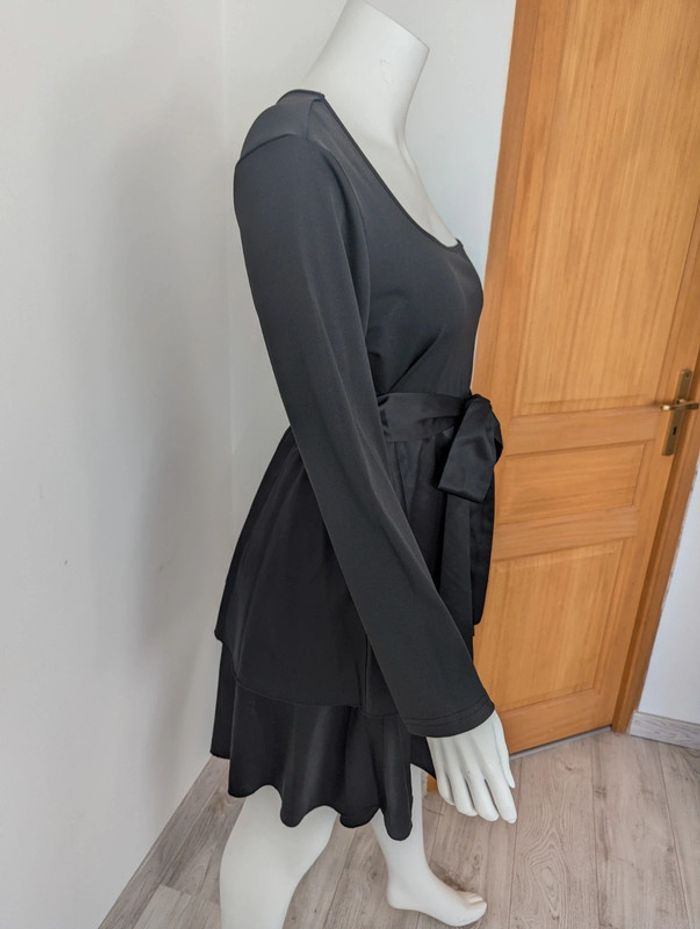 Belle robe noire taille 46 manches longues satiné - photo numéro 3