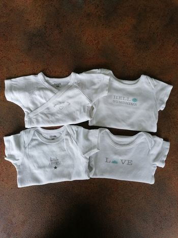 Lot 4 bodies manches courtes