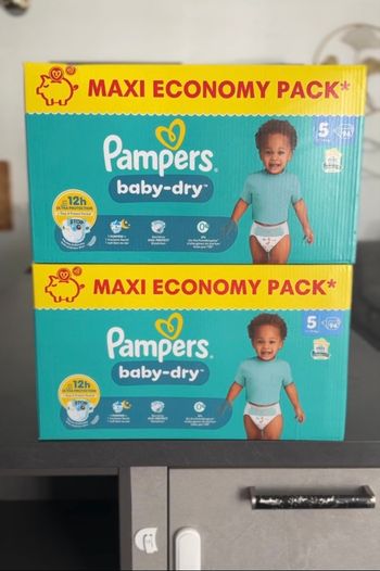 Lot de deux grandes paquets de couches taille 5 