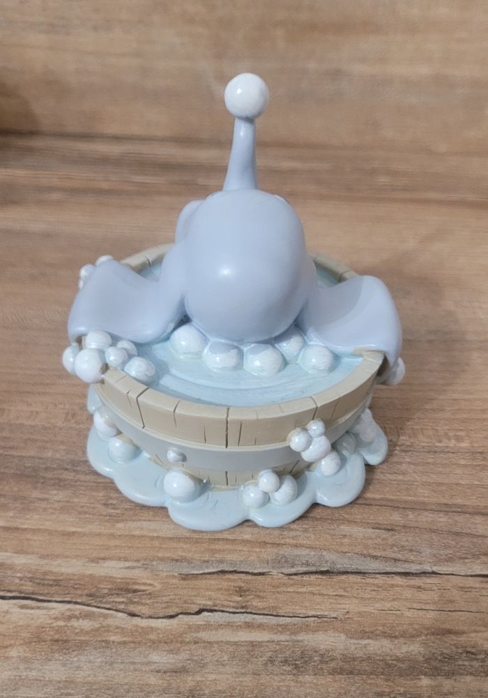 Figurine Dumbo dans son bain - photo numéro 3