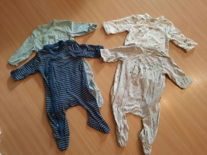 Lot vêtements 1 mois - photo numéro 2