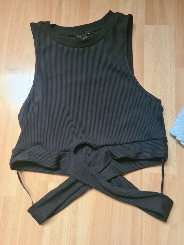 Lot 2 tops courts Jennyfer / Taille XS - photo numéro 2