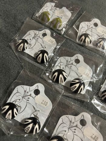 Lot de 8 boucles d’oreilles