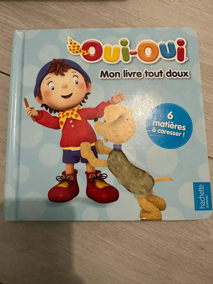 Livre éveil bébé oui oui matières