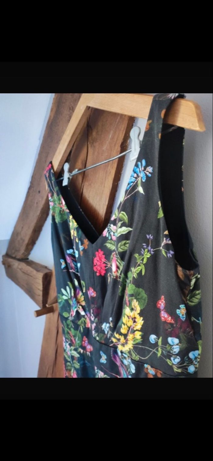 Belle robe noir fleurie taille 38 marque naf naf - photo numéro 2