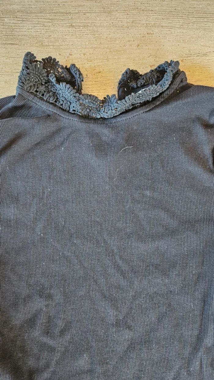 T shirt noir cotelé à manches courtes, bord en broderie, Camaïeu, taille XS - photo numéro 3