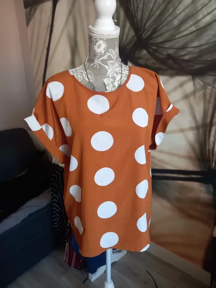 Blouse marron à pois