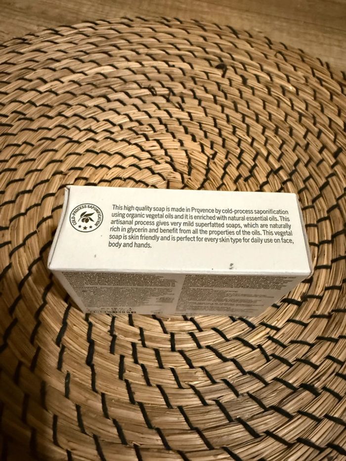 Savon végétal charbon detox Aroma Zone - photo numéro 4