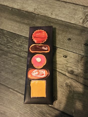 Livre petits fours sucrés.