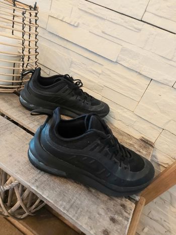 Basket Nike Air max Axis noir P30 bon état