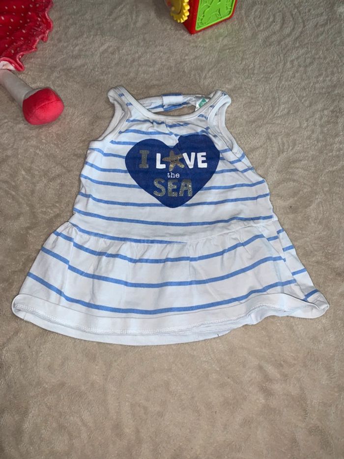 Robe blanche et bleu