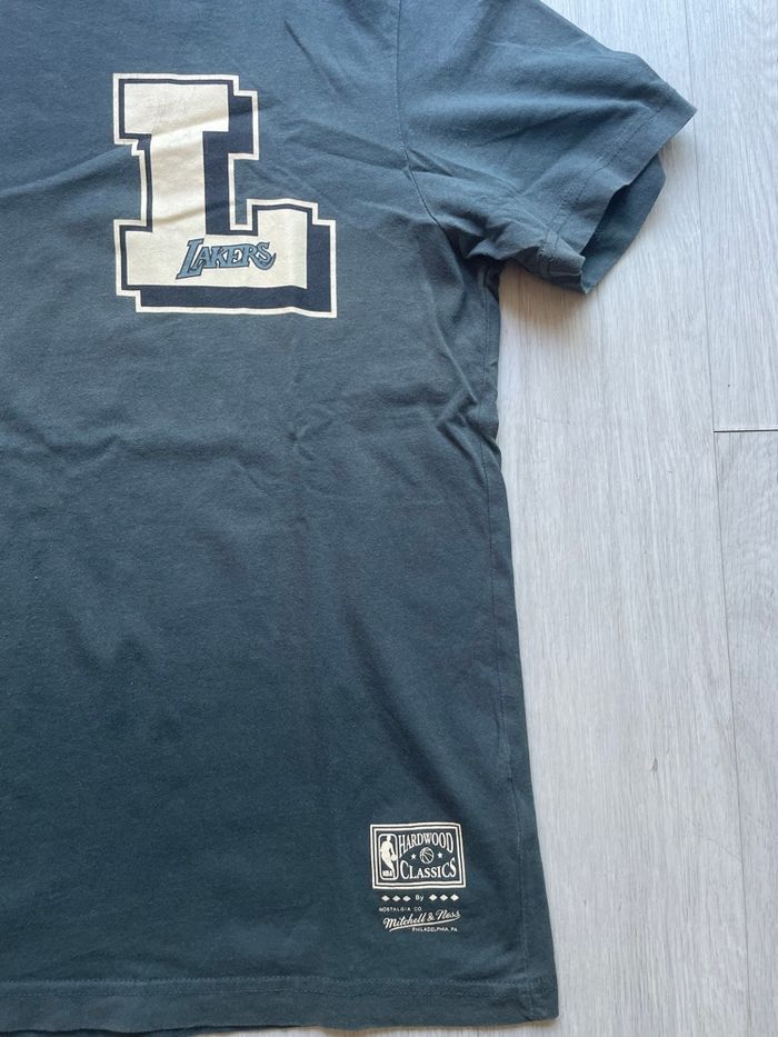 T-Shirt Los Angeles Lakers Kaki - photo numéro 2