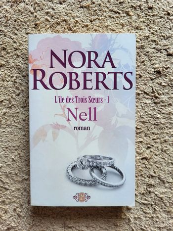 Roman L’île des trois sœurs, Tome 1 : Nell de Nora Roberts – Romance et mystère