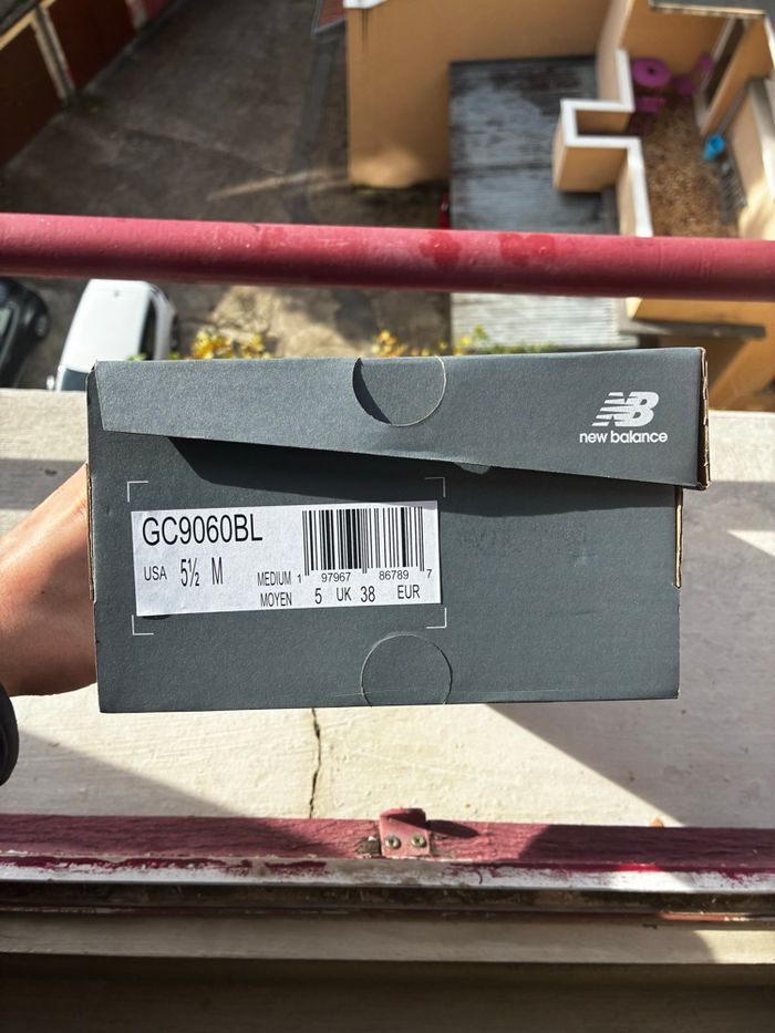 New Balance 9060 Dusk Shower - Taille 38 - Neuves - photo numéro 10