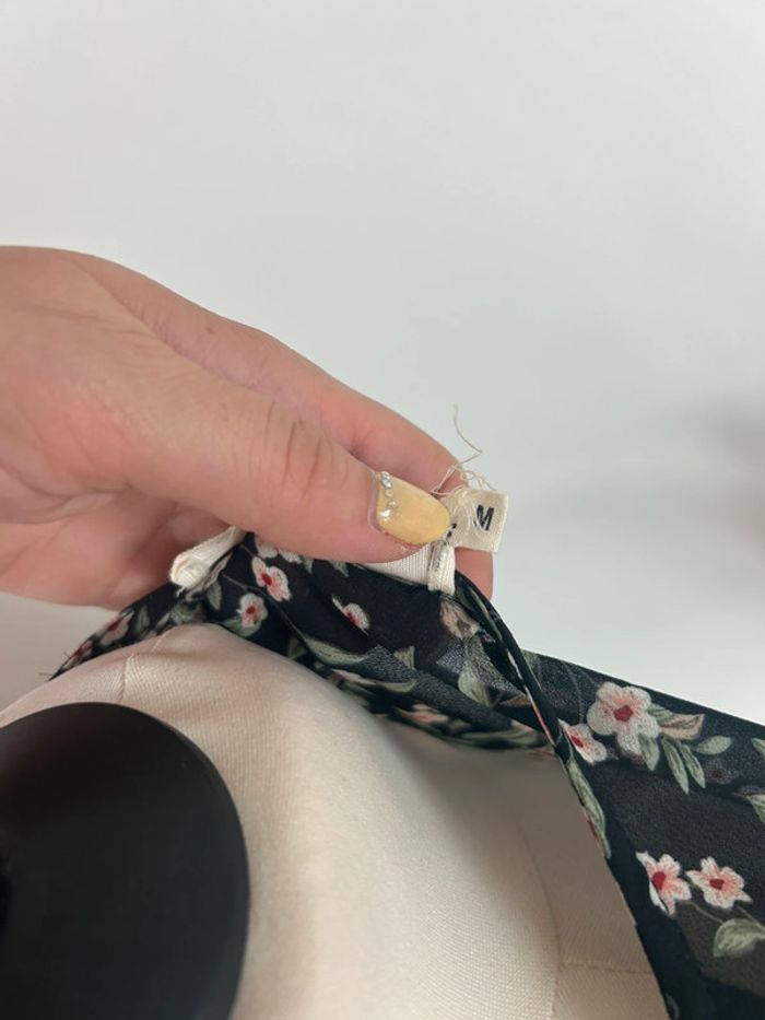 Robe noire fleurie taille M - photo numéro 4