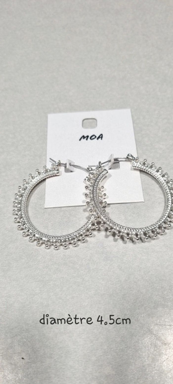 Boucles d'oreilles créoles argentées neuves avec étiquette moa - photo numéro 5