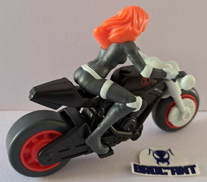 Figurine Marvel Black Widow et moto - photo numéro 2