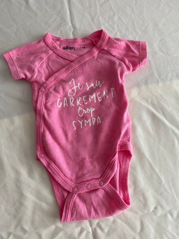 Bodies bébé fille 1 mois